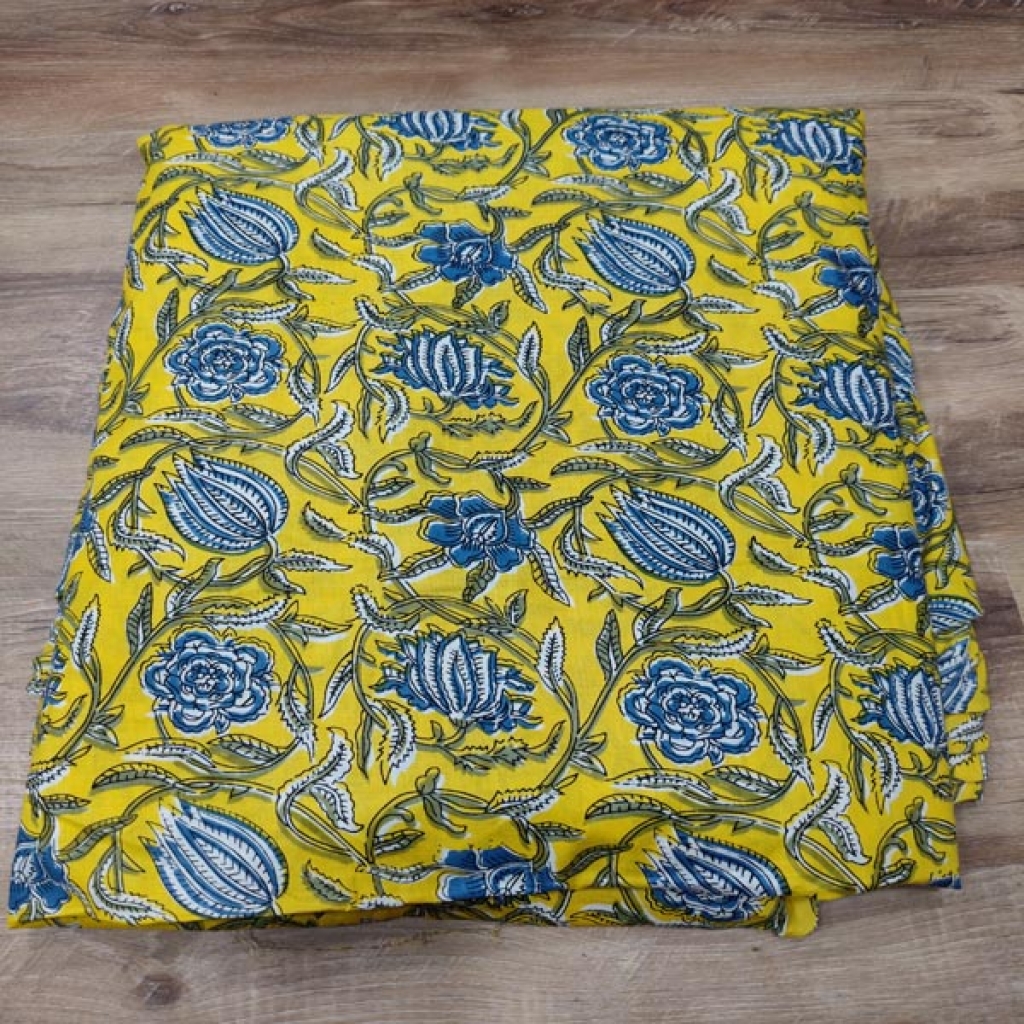 Lateast New Beautifull Design Small Floral Prints Cotton Fabric Sewing Fabric for Dress Making Quilting Fabric